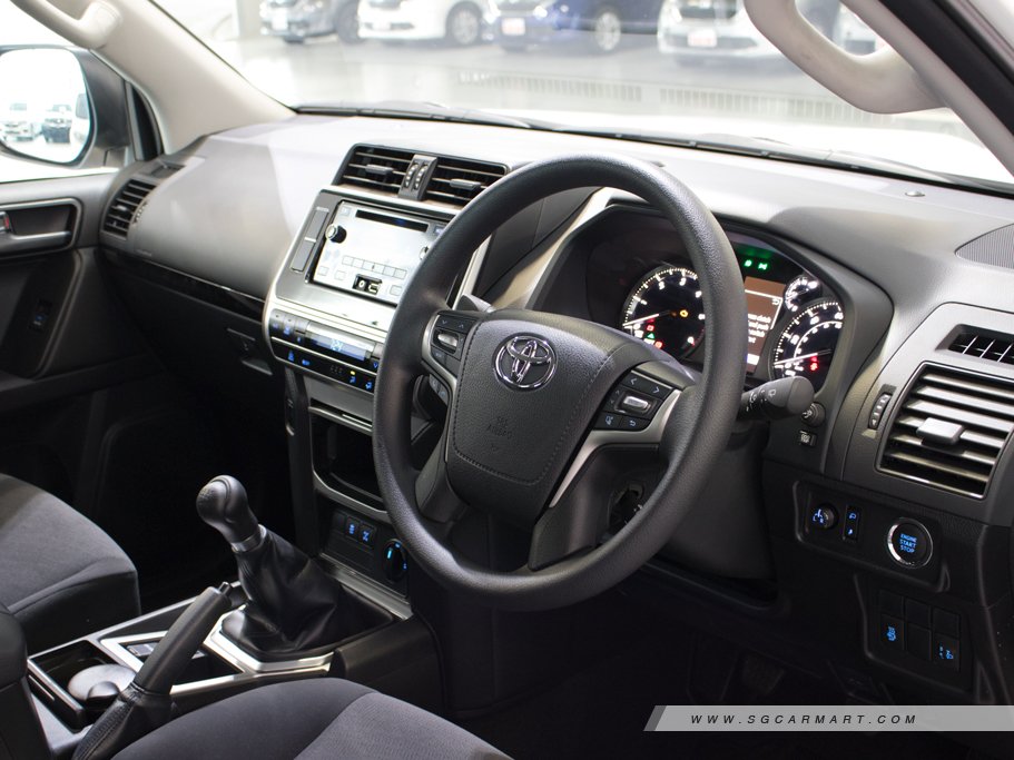 https://i.i-sgcm.com/new_cars/cars/12438/12438_g48