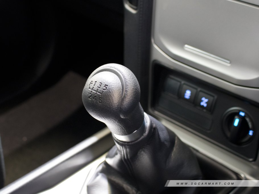 https://i.i-sgcm.com/new_cars/cars/12438/12438_g61