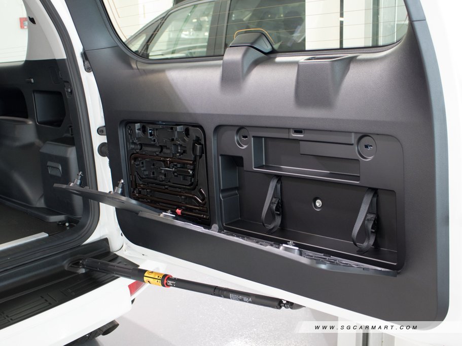 https://i.i-sgcm.com/new_cars/cars/12438/12438_g66