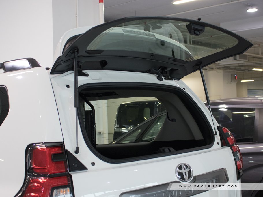 https://i.i-sgcm.com/new_cars/cars/12438/12438_g68