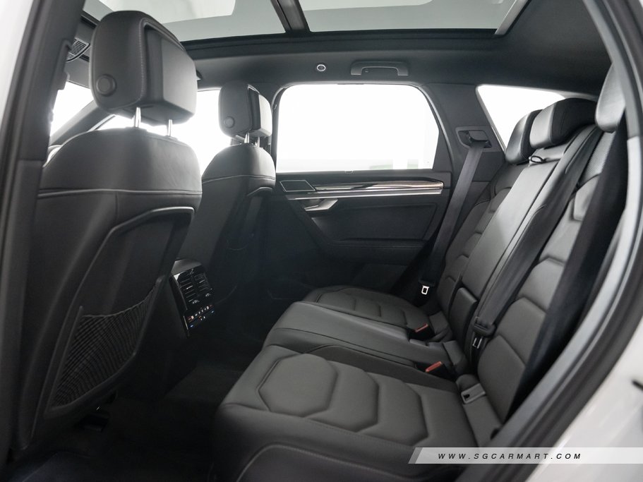 https://i.i-sgcm.com/new_cars/cars/12449/12449_g100