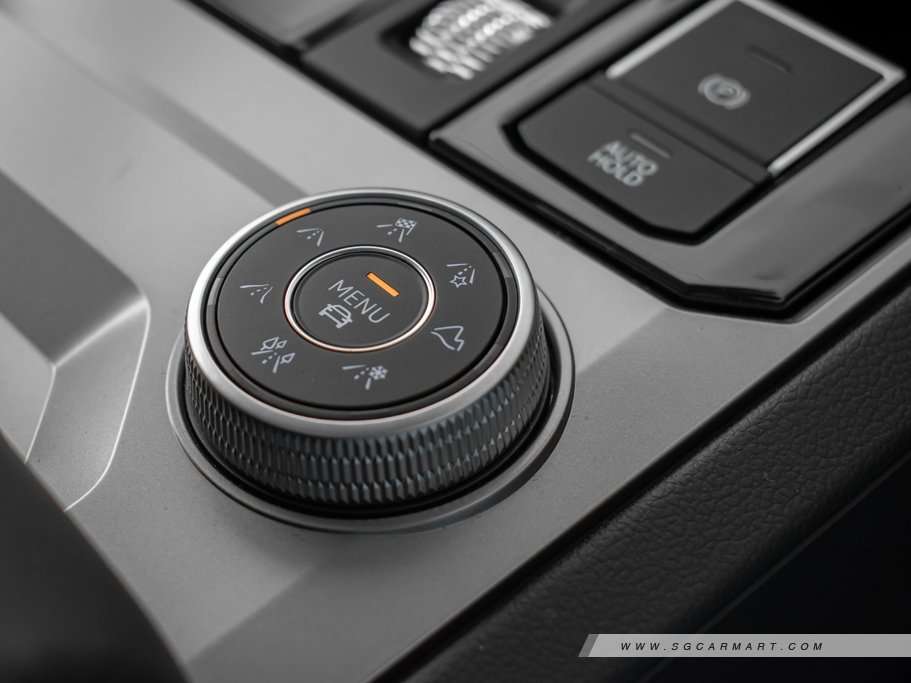 https://i.i-sgcm.com/new_cars/cars/12449/12449_g37