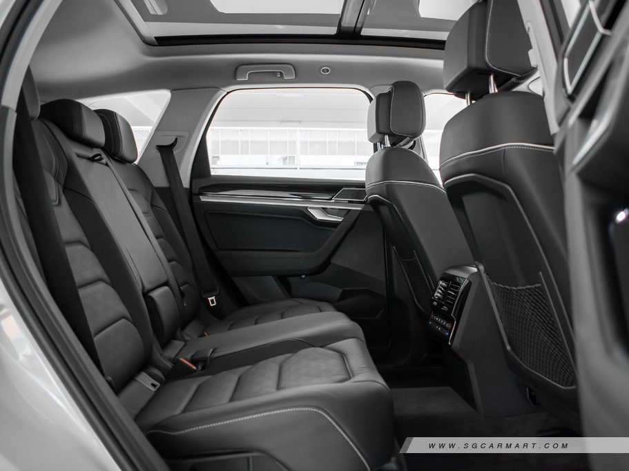 https://i.i-sgcm.com/new_cars/cars/12449/12449_g42