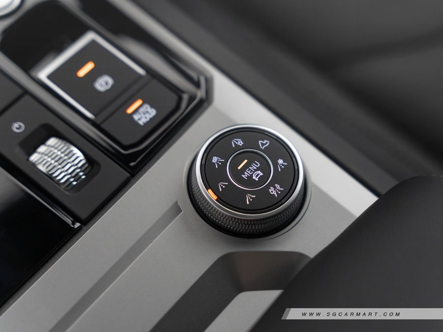 https://i.i-sgcm.com/new_cars/cars/12449/12449_g93