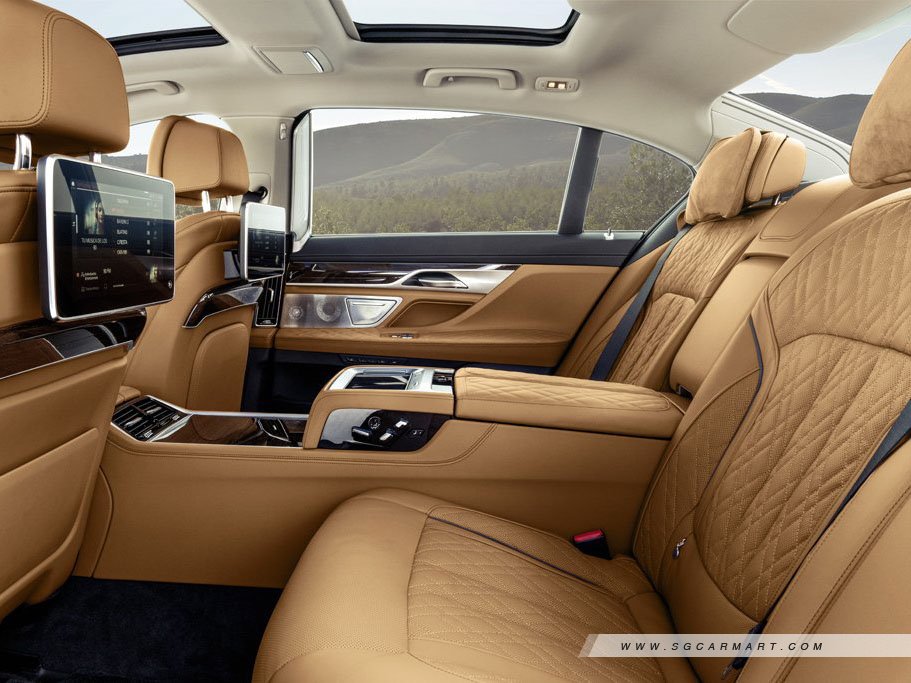 https://i.i-sgcm.com/new_cars/cars/12452/12452_g16