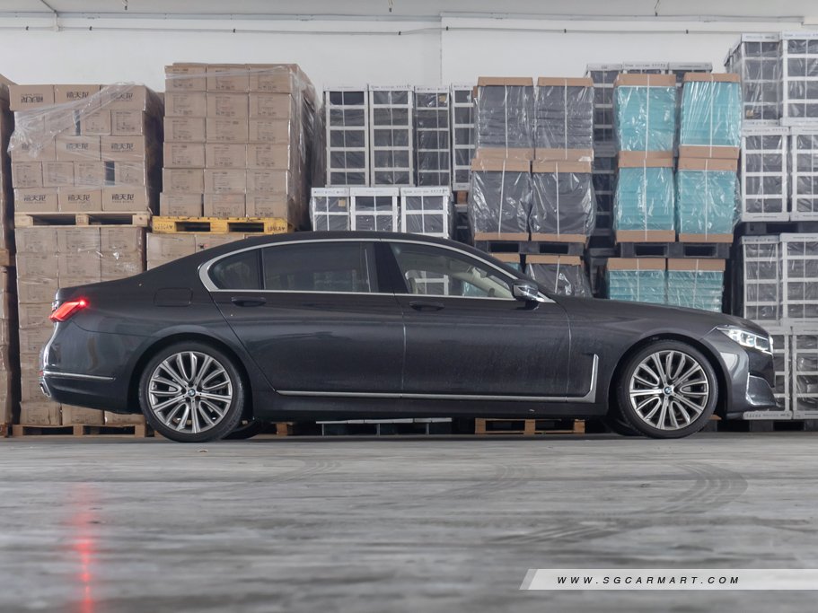 https://i.i-sgcm.com/new_cars/cars/12452/12452_g22