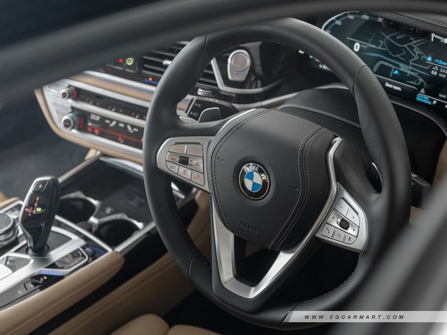 https://i.i-sgcm.com/new_cars/cars/12452/12452_g32