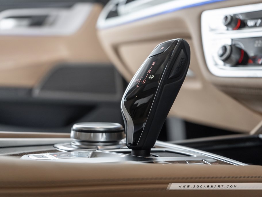 https://i.i-sgcm.com/new_cars/cars/12452/12452_g42
