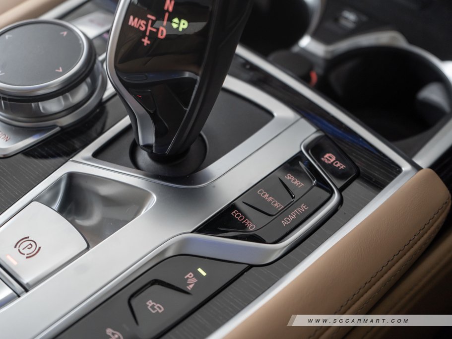 https://i.i-sgcm.com/new_cars/cars/12452/12452_g44