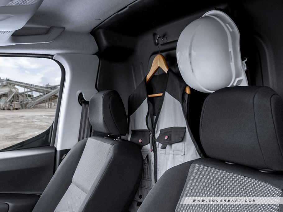 https://i.i-sgcm.com/new_cars/cars/12460/12460_g11
