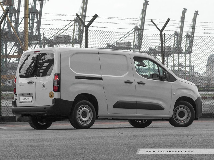 https://i.i-sgcm.com/new_cars/cars/12460/12460_g15