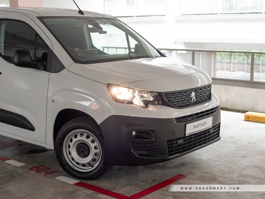 https://i.i-sgcm.com/new_cars/cars/12460/12460_g17