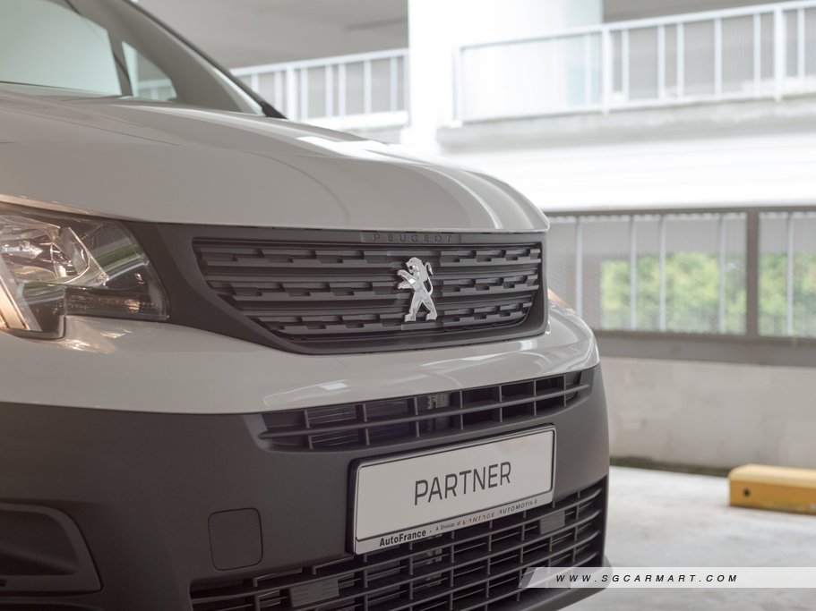 https://i.i-sgcm.com/new_cars/cars/12460/12460_g18