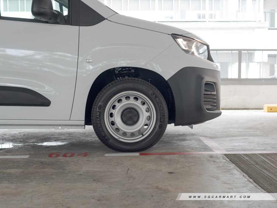 https://i.i-sgcm.com/new_cars/cars/12460/12460_g20