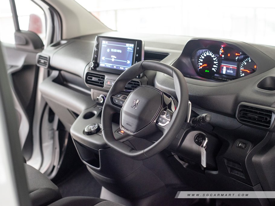 https://i.i-sgcm.com/new_cars/cars/12460/12460_g25