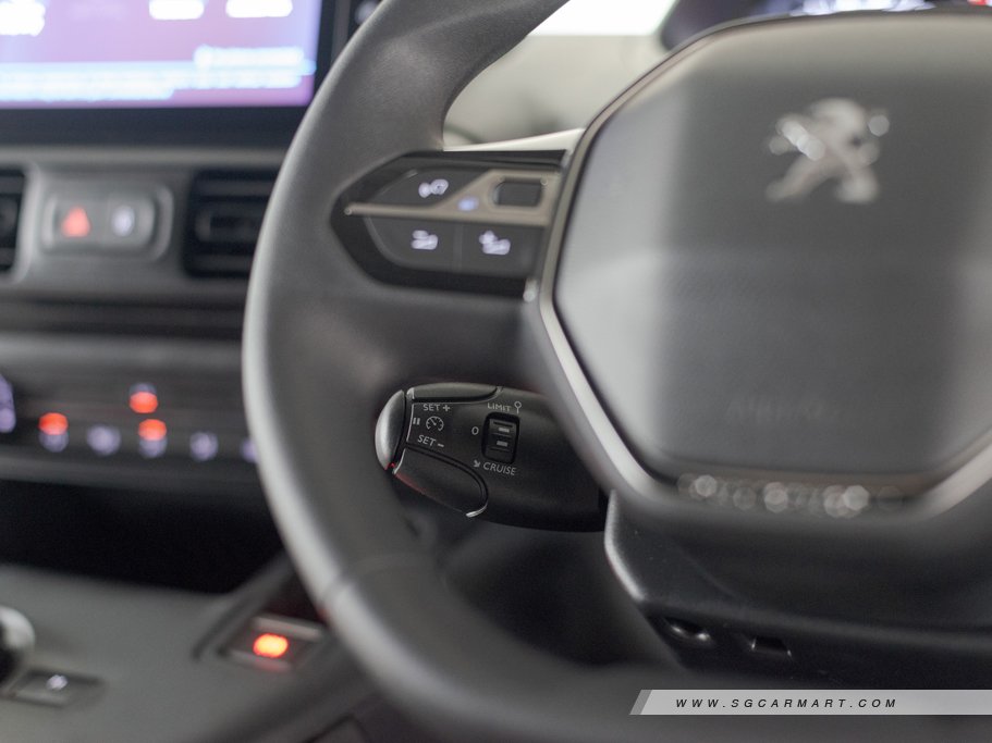 https://i.i-sgcm.com/new_cars/cars/12460/12460_g28