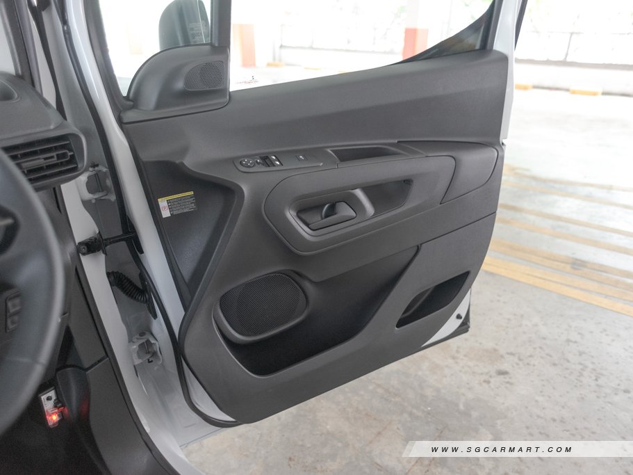 https://i.i-sgcm.com/new_cars/cars/12460/12460_g29