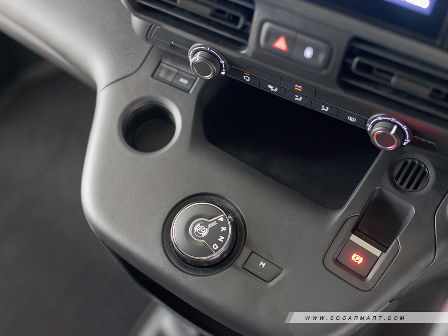 https://i.i-sgcm.com/new_cars/cars/12460/12460_g34