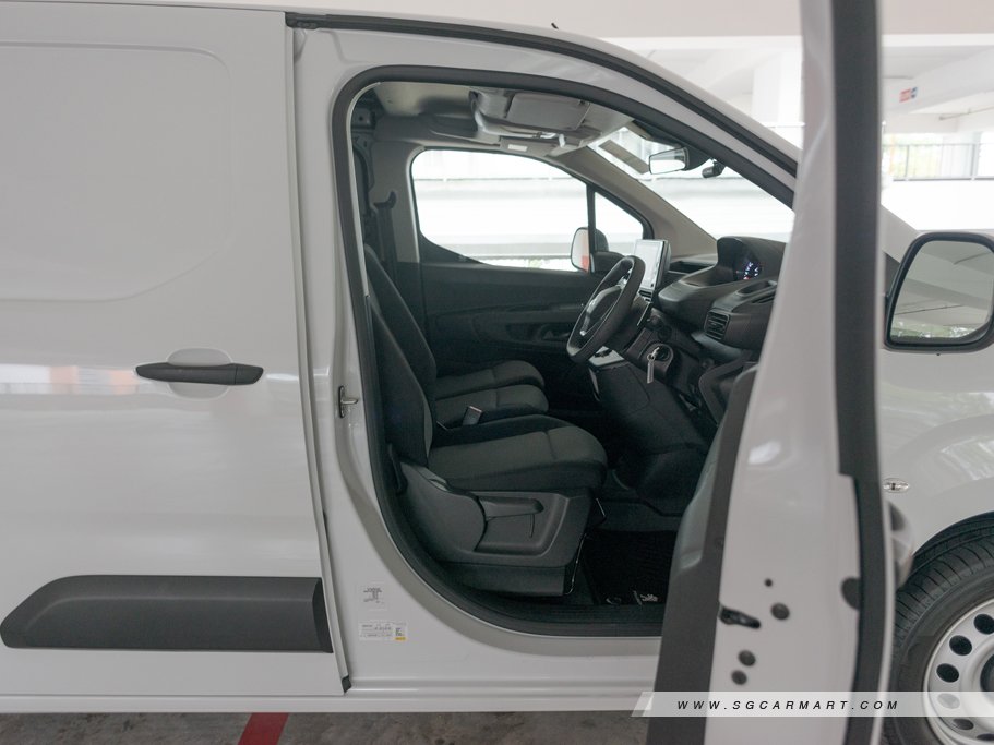 https://i.i-sgcm.com/new_cars/cars/12460/12460_g41