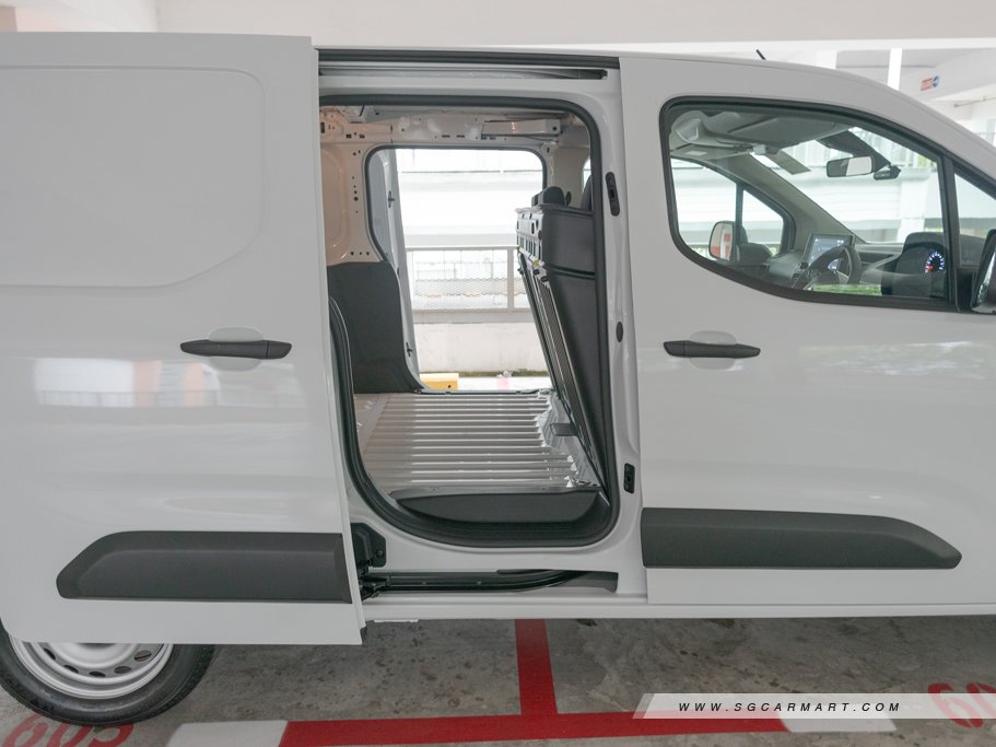 https://i.i-sgcm.com/new_cars/cars/12460/12460_g43