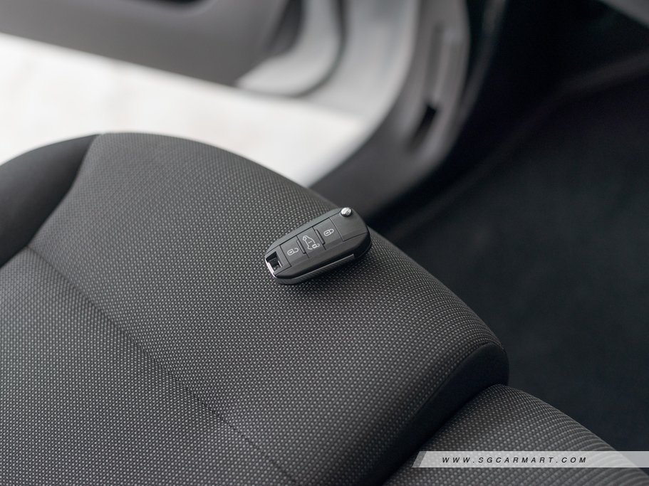 https://i.i-sgcm.com/new_cars/cars/12460/12460_g46