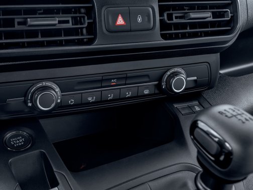https://i.i-sgcm.com/new_cars/cars/12460/12460_g9