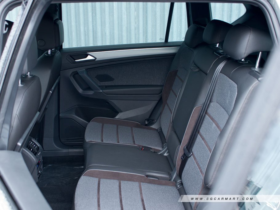 https://i.i-sgcm.com/new_cars/cars/12461/12461_g25