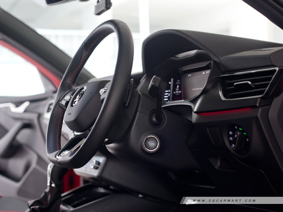 https://i.i-sgcm.com/new_cars/cars/12471/12471_g136