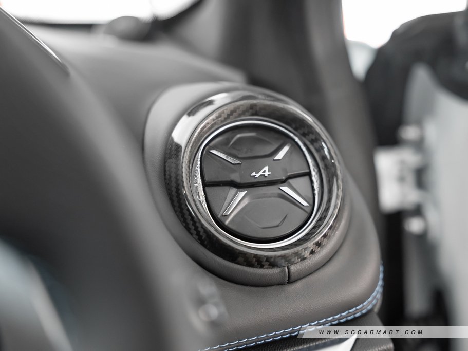 https://i.i-sgcm.com/new_cars/cars/12476/12476_g109