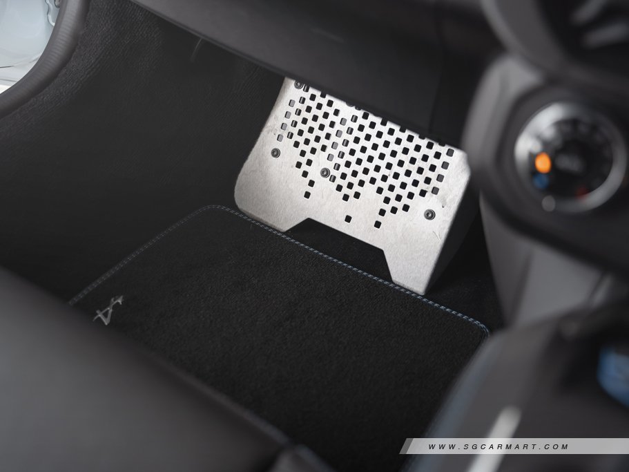 https://i.i-sgcm.com/new_cars/cars/12476/12476_g124