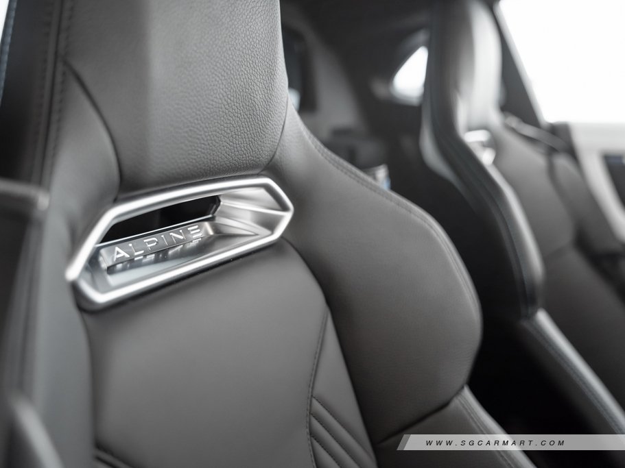 https://i.i-sgcm.com/new_cars/cars/12476/12476_g128