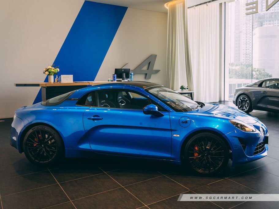 https://i.i-sgcm.com/new_cars/cars/12476/12476_g138