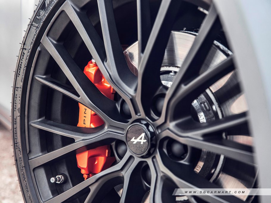 https://i.i-sgcm.com/new_cars/cars/12476/12476_g151