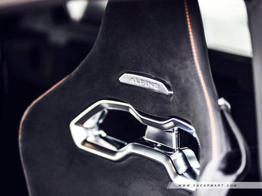 https://i.i-sgcm.com/new_cars/cars/12476/12476_g153