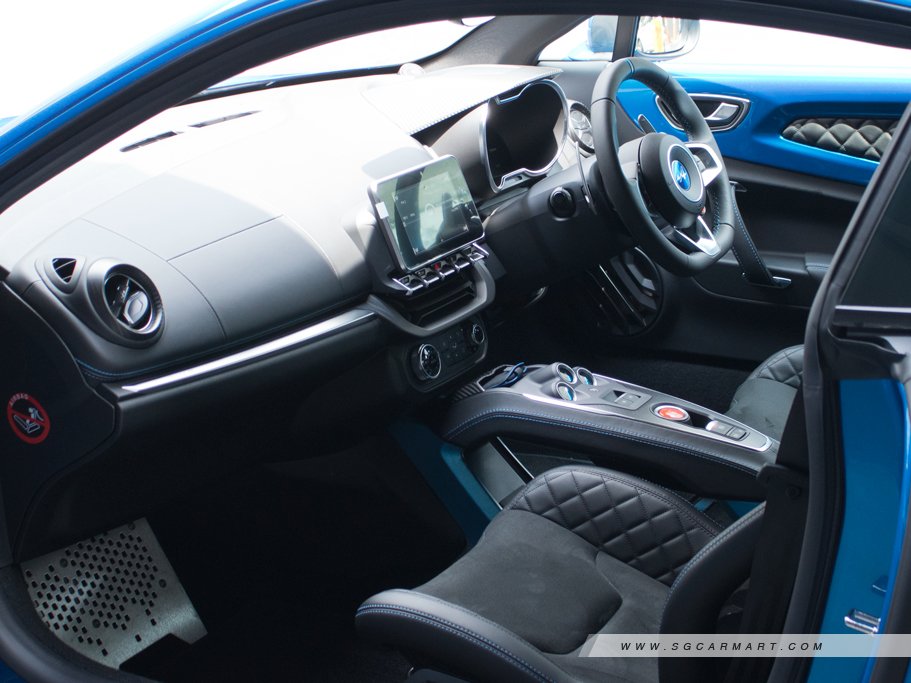 https://i.i-sgcm.com/new_cars/cars/12476/12476_g15