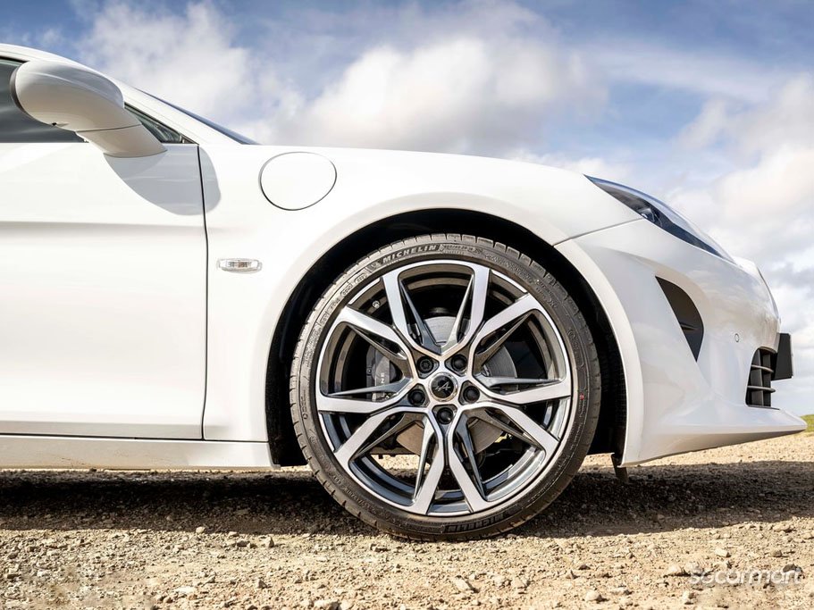 https://i.i-sgcm.com/new_cars/cars/12476/12476_g167