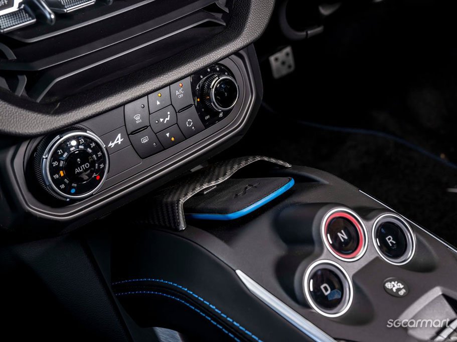 https://i.i-sgcm.com/new_cars/cars/12476/12476_g179