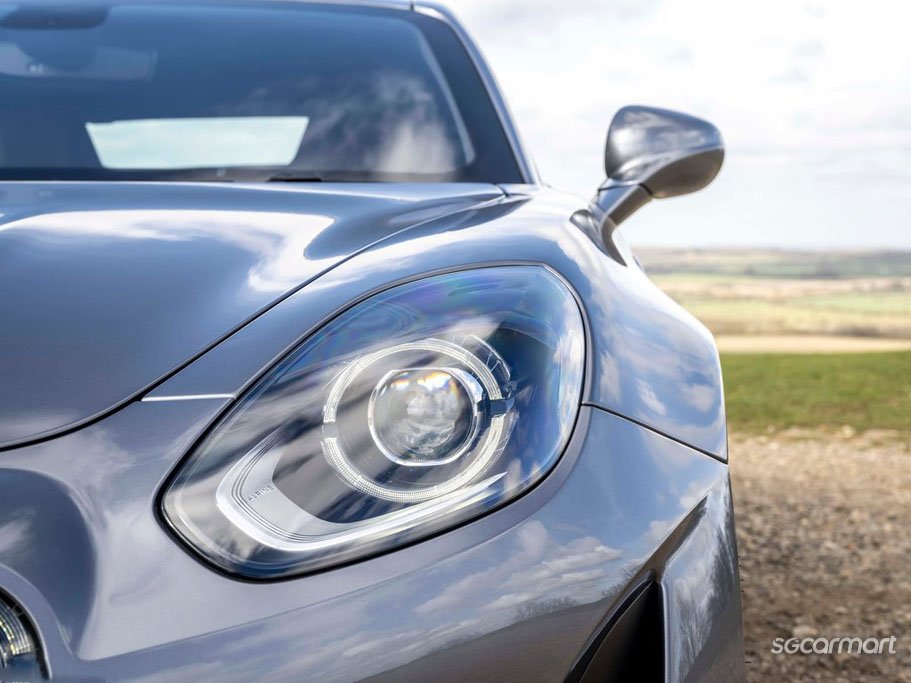 https://i.i-sgcm.com/new_cars/cars/12476/12476_g195