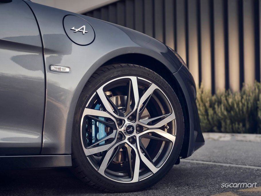 https://i.i-sgcm.com/new_cars/cars/12476/12476_g196