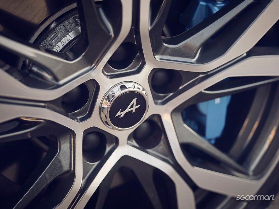 https://i.i-sgcm.com/new_cars/cars/12476/12476_g198