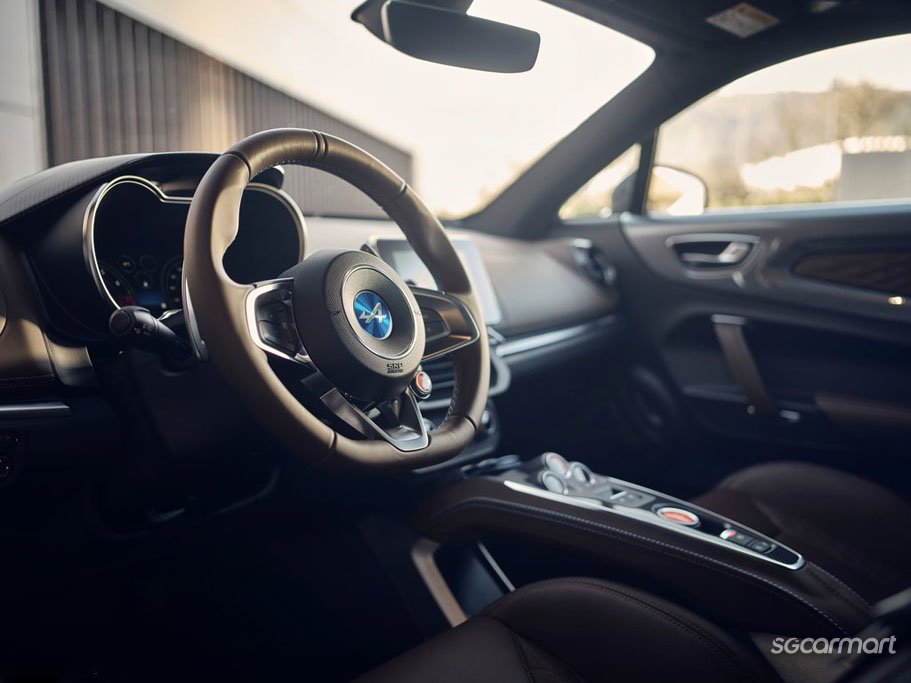 https://i.i-sgcm.com/new_cars/cars/12476/12476_g207