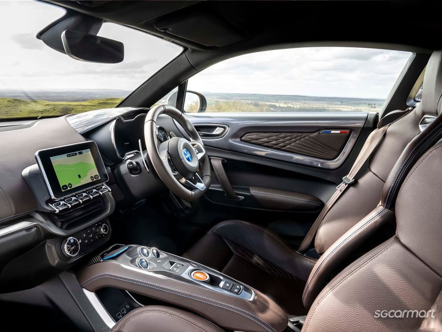 https://i.i-sgcm.com/new_cars/cars/12476/12476_g210