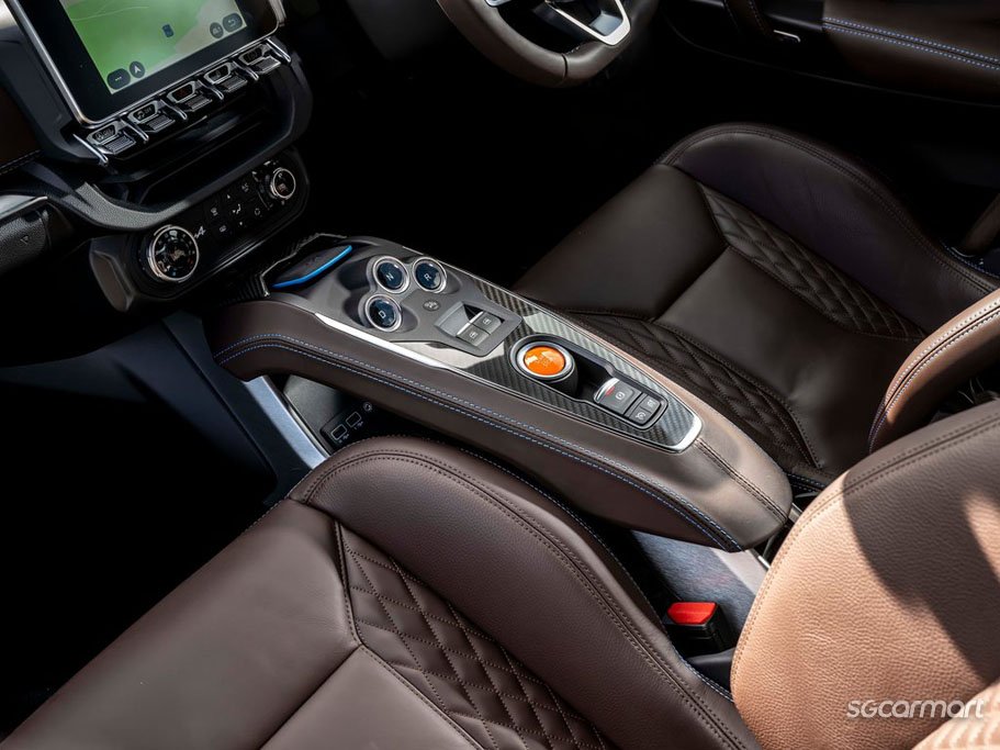 https://i.i-sgcm.com/new_cars/cars/12476/12476_g215
