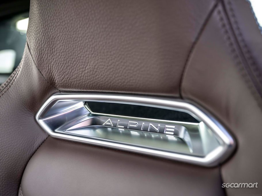 https://i.i-sgcm.com/new_cars/cars/12476/12476_g220