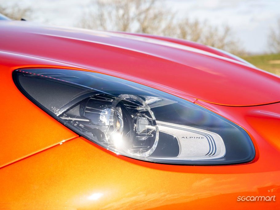 https://i.i-sgcm.com/new_cars/cars/12476/12476_g233