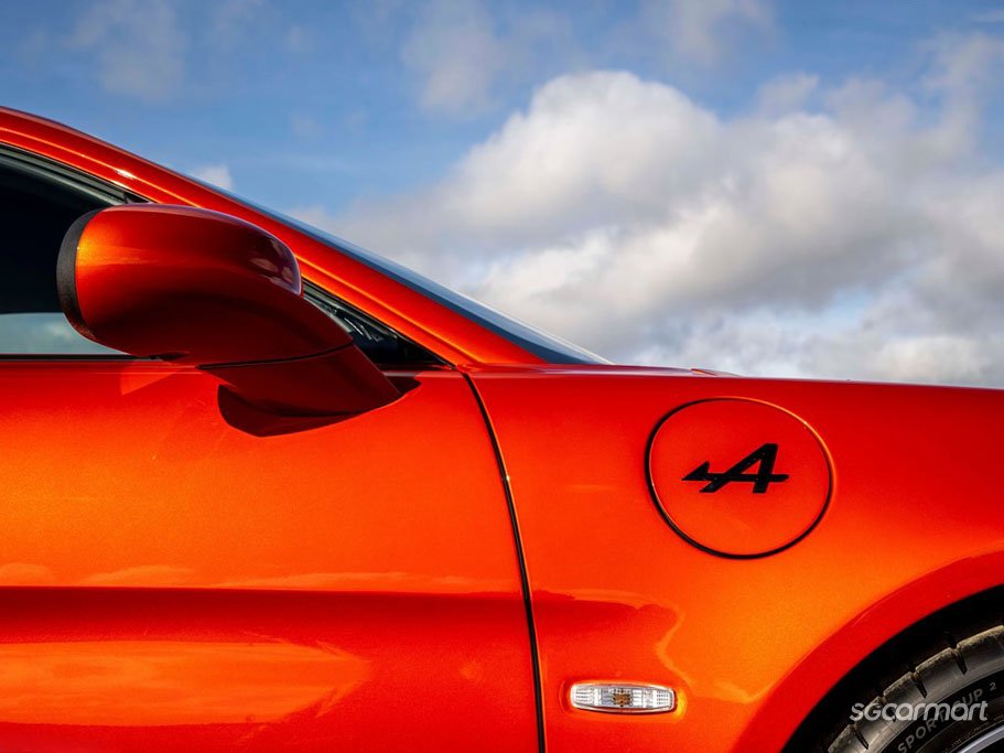 https://i.i-sgcm.com/new_cars/cars/12476/12476_g237