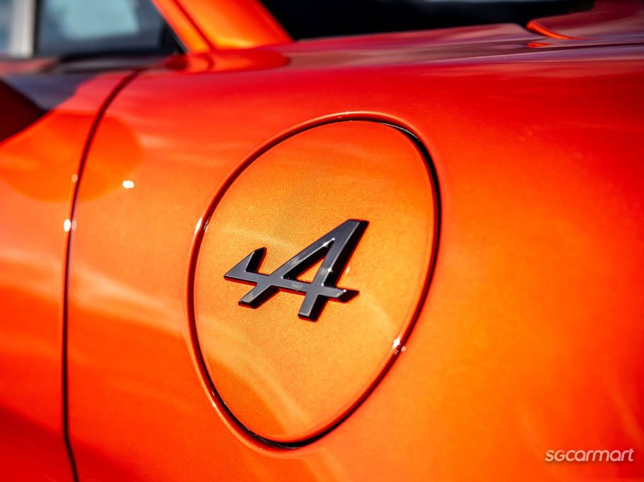 https://i.i-sgcm.com/new_cars/cars/12476/12476_g238
