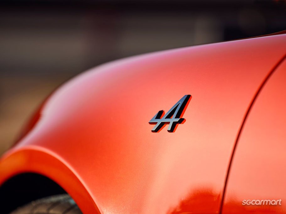 https://i.i-sgcm.com/new_cars/cars/12476/12476_g239