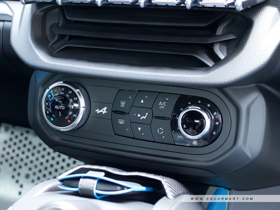 https://i.i-sgcm.com/new_cars/cars/12476/12476_g23
