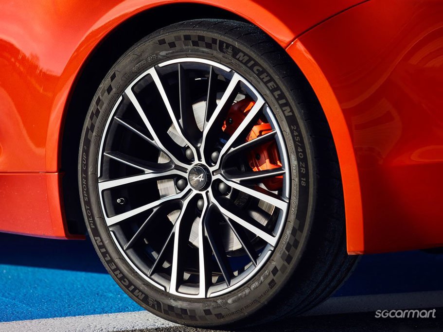 https://i.i-sgcm.com/new_cars/cars/12476/12476_g241